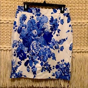 White pencil skirt with floral design